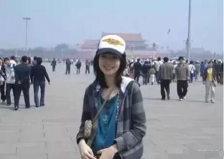 18歲的郭碧婷，穿著衛衣短褲白球鞋，站在天安門廣場的樣子好清純-圖2