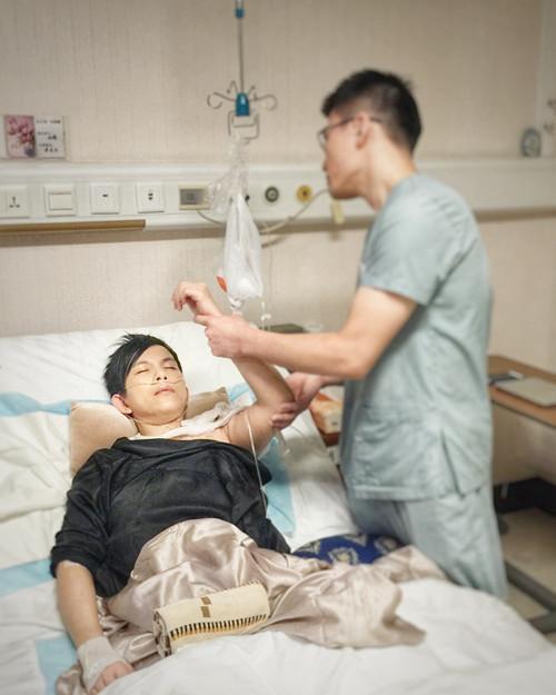 潘美辰|“中性始祖”潘美辰：当红时因绯闻淡出乐坛，51岁和哥哥依旧单身