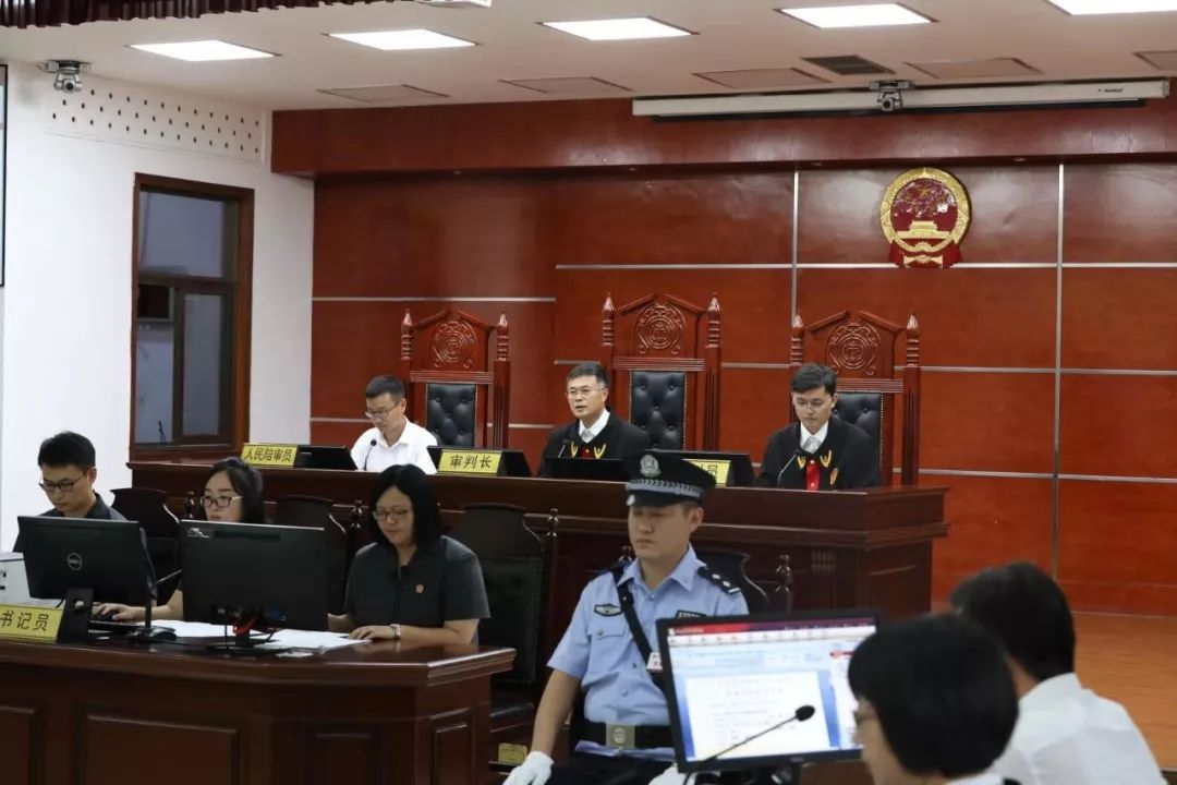 话晴空|青岛一员工被举报上班吃馒头,向同事索赔1万元!法院判了