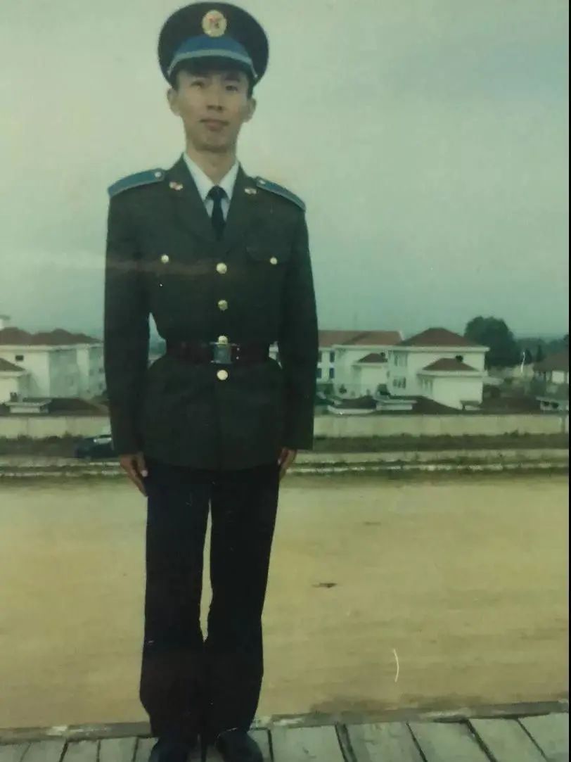 警民直通车上海|【警察故事】从橄榄绿到藏青蓝，无悔的选择与坚守