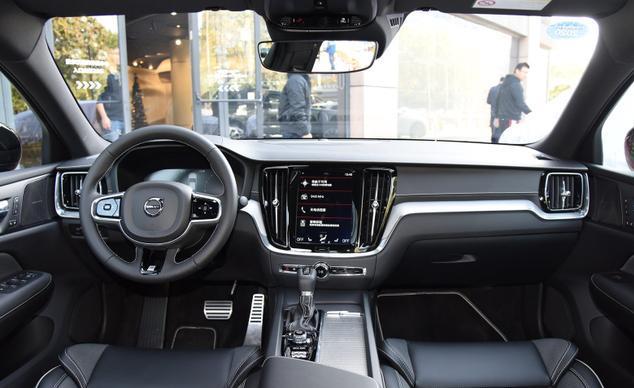 沃尔沃S60▲30万提了辆沃尔沃S60,再换到凯迪拉克CT5,车主:对比差距明显!