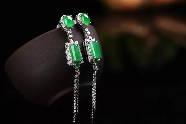 #翡翠#300买下翡翠边角料，巧妙设计惊艳众人