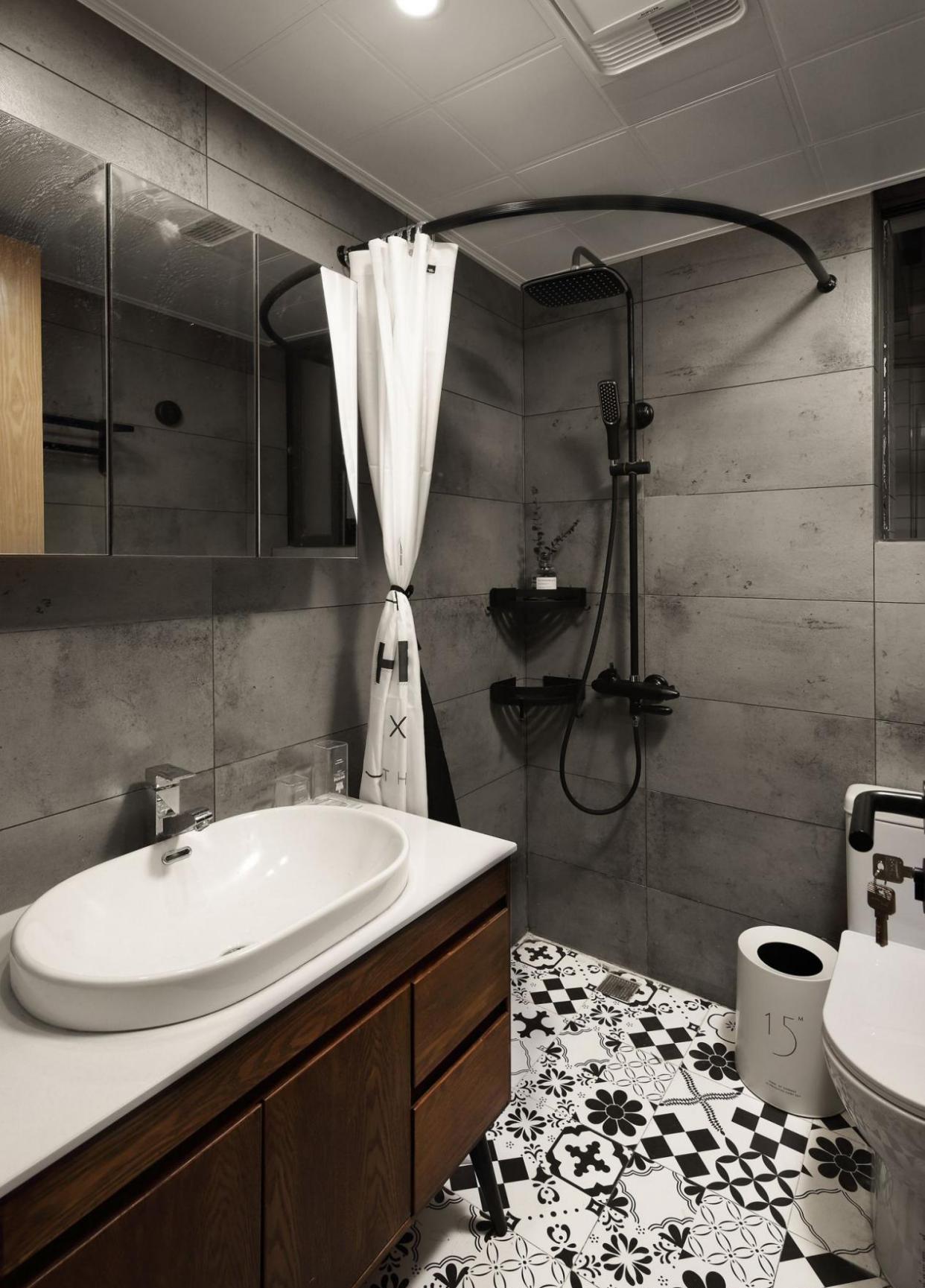 |楼上邻居不要太过分，我家床头上方是他家马桶，还让不让人睡了？