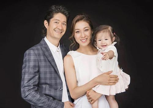林峰|林峰苦追她四年，曾借吻戏亲足三小时，结果输给一个医生