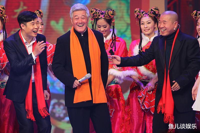 赵本山|赵本山高徒22岁上春晚，一夜成名开百万路虎，现如今抛夫弃子