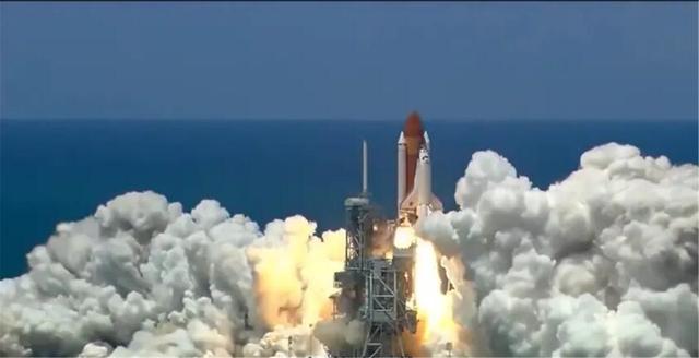 「脑死亡」美国专家为什么要想炸掉月球，来确保地球安全，他们发现了什么？