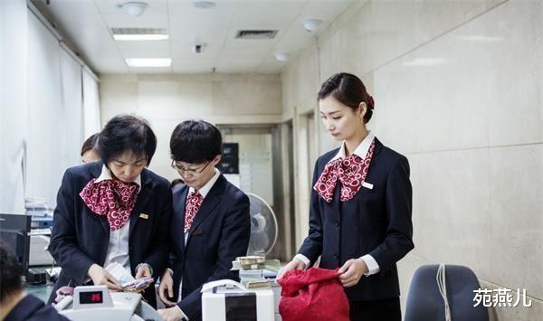 苑燕儿|银行职员：工作3年最想喝水自由、上厕所自由，所以我辞职了