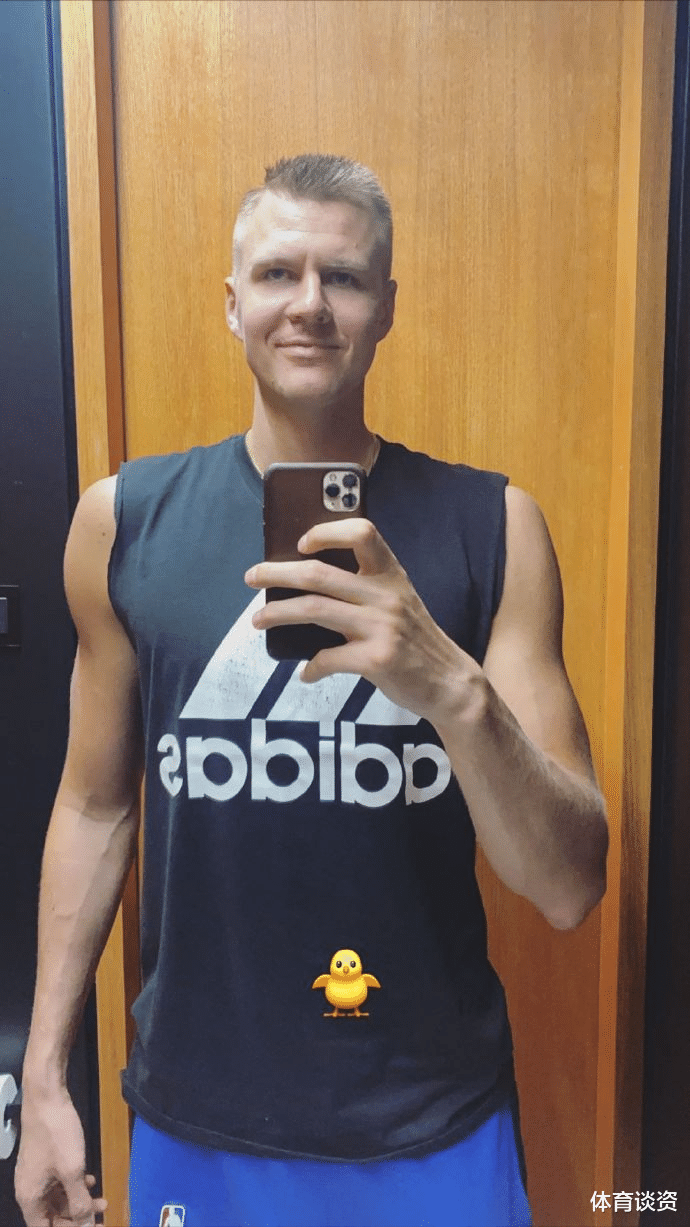 「蔡恩·威廉森」1.58亿先生晒照！4年前比周琦还瘦，现在却壮如字母哥，练成筋骨人