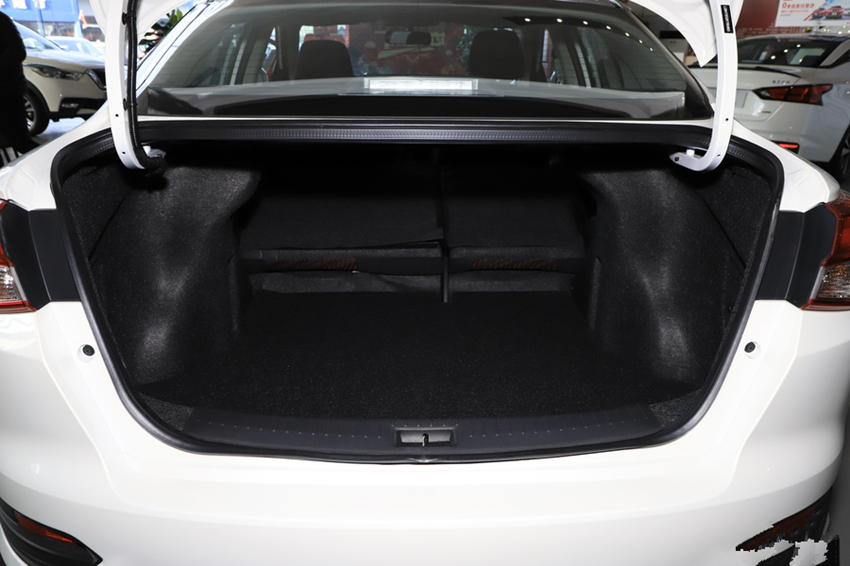 【大众汽车】别骂日系车了！从18万下探到9万，配自动挡油耗5，10年不动螺丝钉