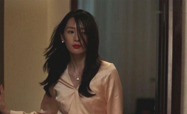 江疏影|为什么江疏影就是不红?你看童瑶抢了她的C位她下意识做了什么?