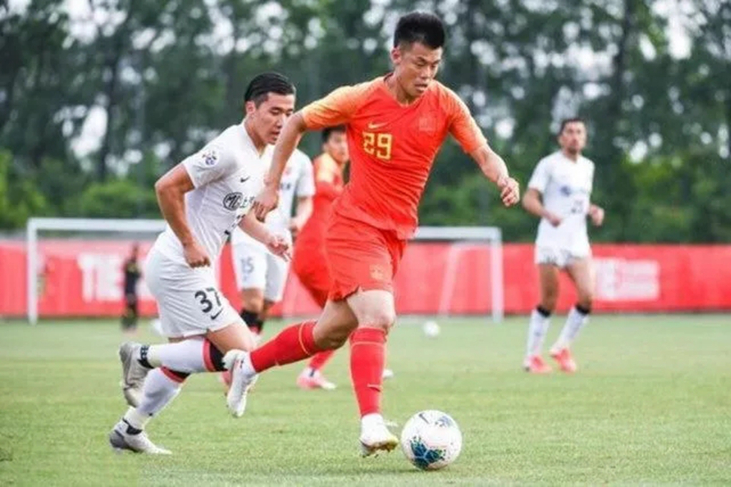 李鐵|32歲國腳被李鐵“偏愛”！曾拒絕入籍外國，上港為何要頂薪簽他？