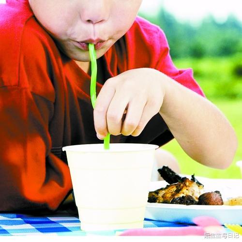 饮食健康|央视曝光的“毒水”,很多家里都有还给娃喝并不知情,想想都后怕
