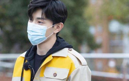 迪丽热巴:《极限挑战》发布新海报,张艺兴番位不如热巴,C位让人接受不了!