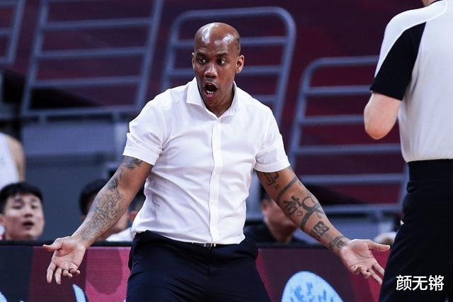 『孙悦』全场1分5犯!孙悦送钉板大帽 杨毅:去年带着打世界杯,咱出线了