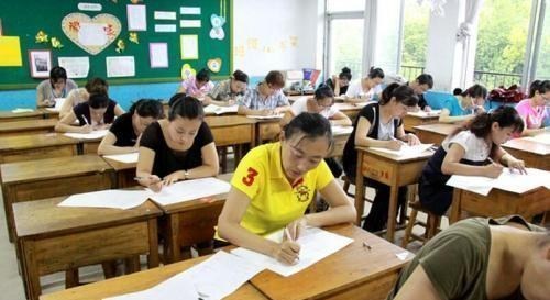 教师|教师取消编制已启动？县城高门槛招教遇冷，面临难以平衡的困境