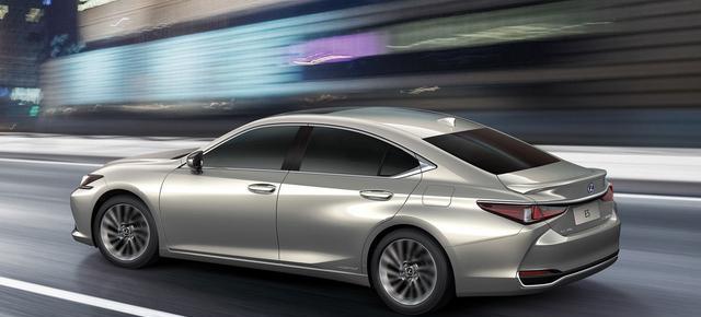 es300h|看了雷克萨斯ES 300h臻享版价格后，还是宝马5系香？