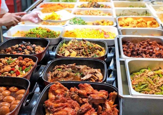 大学|考生437分考进三本学校，学费一年2.4万，为何高出二本学费数倍