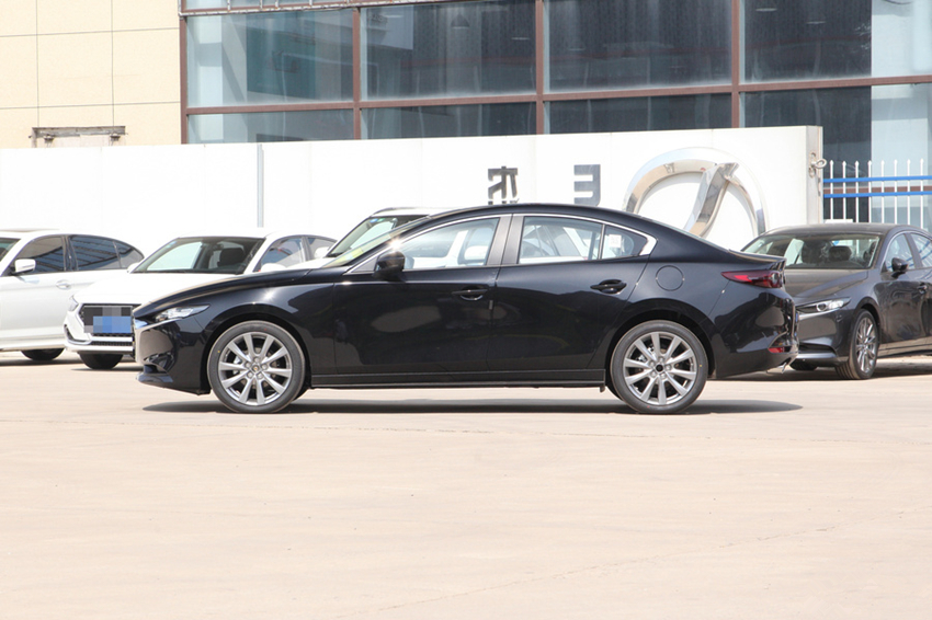 马自达3|这才是年轻人第一辆座驾！比奥迪漂亮，油耗5.6L，12万开出30万面子