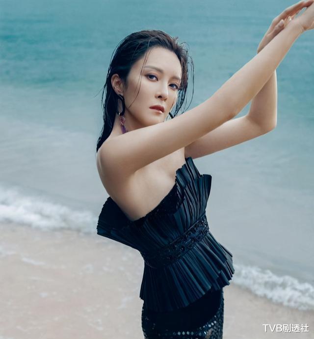 张曦雯|《踩过界2》开播，TVB新晋花旦许下收视承诺：三点式上阵庆祝