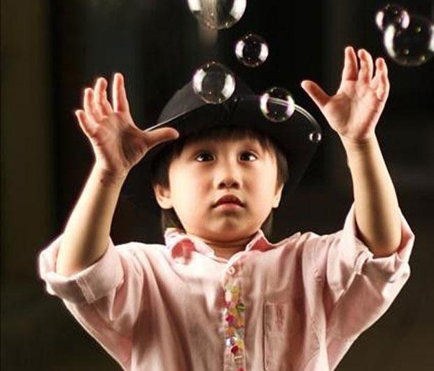 同样是星二代,一个靠父母口碑平平,一个靠自己,名气越来越大