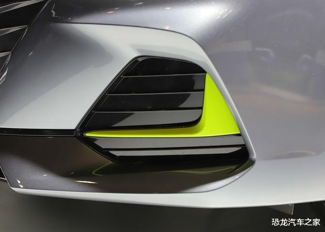 荣威i6|荣威i6 MAX融入国潮元素,配备银河天幕式天窗,乐趣由内而外