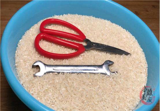 大米|才知道，把剪刀放入大米真的太实用了，一年省下好几百，学到赚到