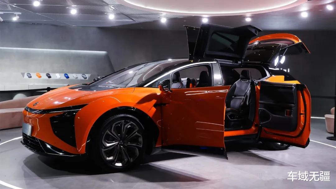 劳斯莱斯库里南|定价超50万，堪称“国产库里南”，这两款车凭啥这么“自信”？