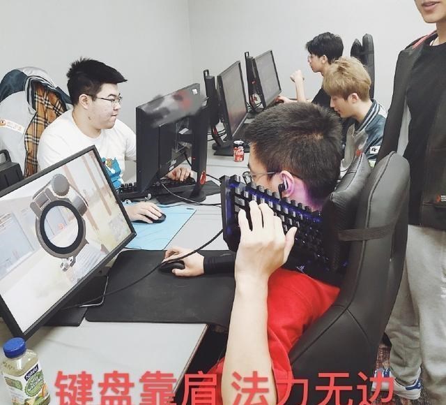 4am战队:4AM最强核心ZGG归队!粉丝调侃:这么着急?是怕桌子快没了吧