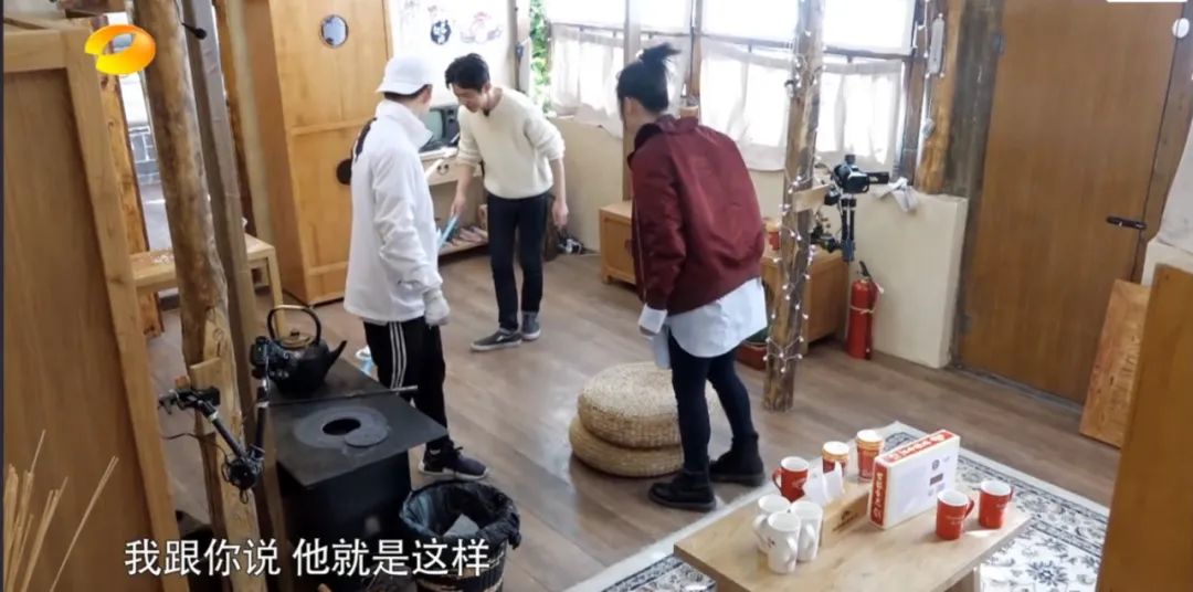 人物设定|被何炅黄磊踢出群聊，全网骂退出节目，却在韩国成万人追捧的音乐天才？