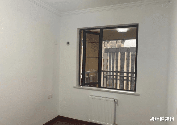 「」120㎡三居室,全屋木地板配白墙,这样普普通通的简装12万贵吗?