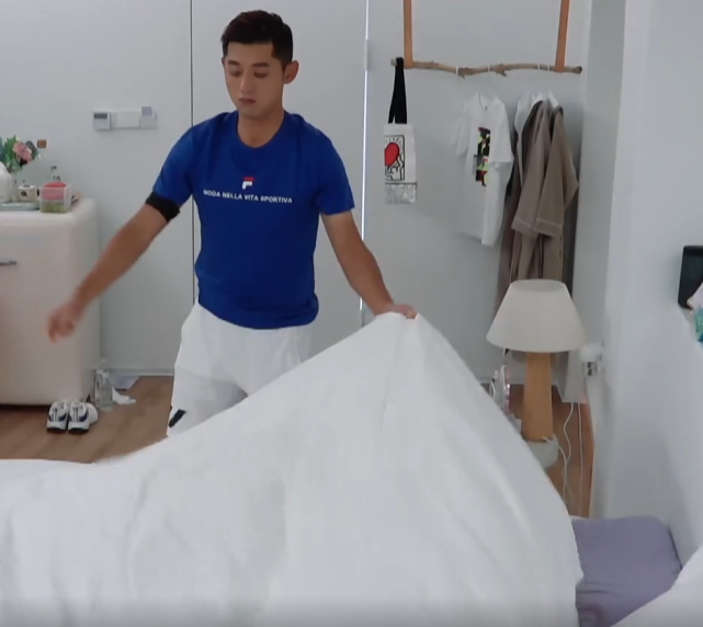 金晨|女儿们的恋爱：张继科拉被子抖出一物，观众傻眼：金晨都没这么精致