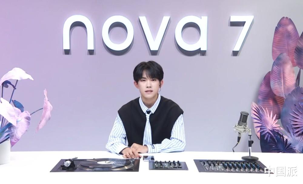 『华为荣耀』这次没有超大杯 华为nova大/中/小杯齐亮相