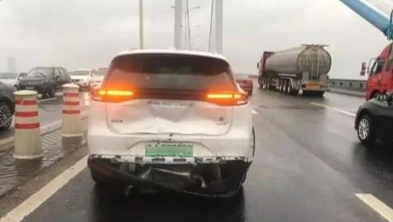 追尾|比亚迪唐被宝骏730追尾，车主看完两车情况：和自己想得不太一样