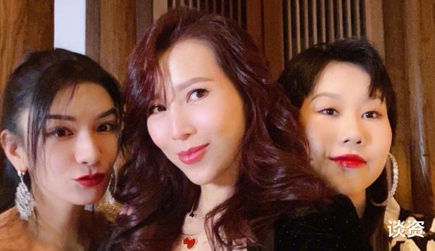 棋魂|47岁蔡少芬与43岁黄奕同框，颜值下跌后重回巅峰，状态不输90后