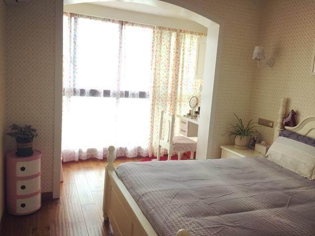 |去了趟闺蜜刚入住的新家，头一次看到梳妆台在阳台，创意很独特