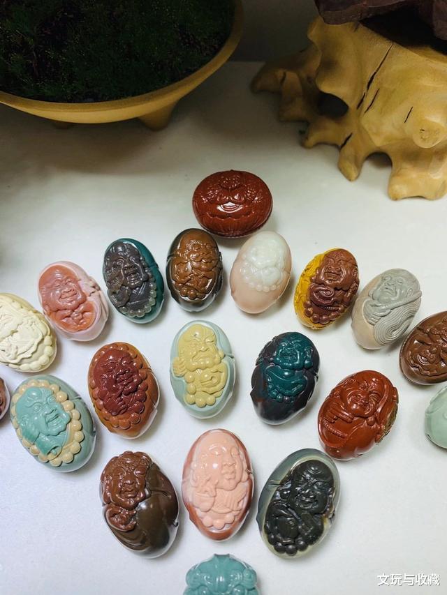 雕刻|手工雕刻两件十八罗汉，都是沙漠彩玉为基础料，比比哪个更美