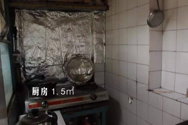 『』北京25㎡破屋，爸妈睡6㎡阳台，女儿嫌弃，婚后不回家，爸妈落泪