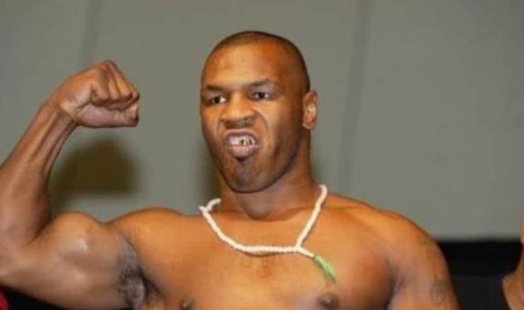 「易建联」泰森共有俩女儿,大女儿嫁妆一千万没人娶,二女儿却被抢破头