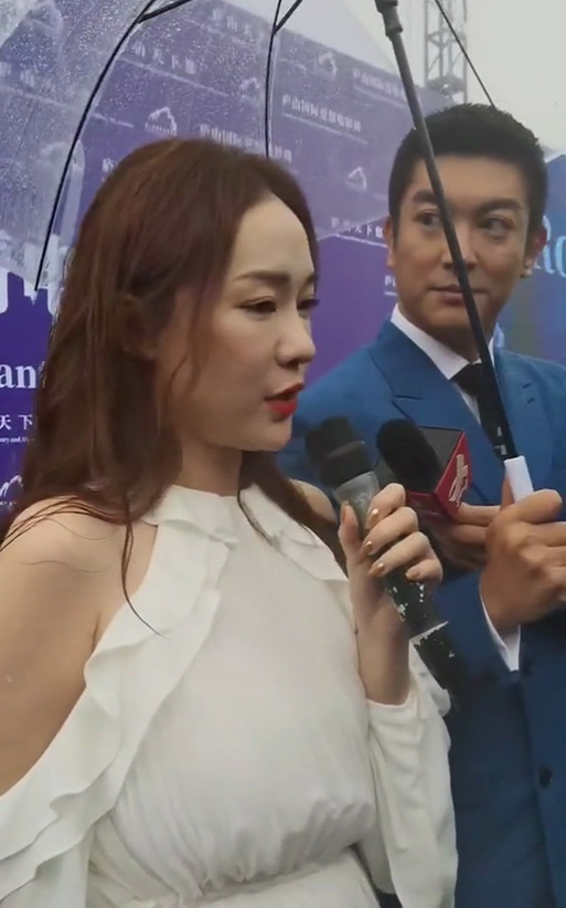 霍思燕|霍思燕电影节无修图曝光，发胖明显脸部松垮，网友感慨瞬间变普通