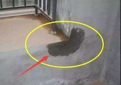 『』工人若是这样给你包窗户，赶紧让他拆了重装，难怪会漏水