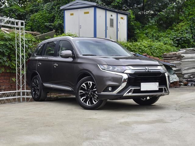 三菱欧蓝德|三菱又成功了，欧蓝德起配四驱2.4L，越野能力强，广汽生产的欧蓝德垫底