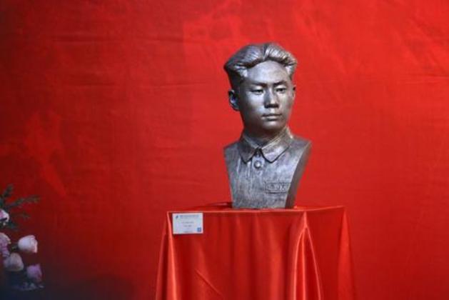 环球时报|九旬高龄的毛岸英烈士妻子现身，为毛岸英雕像揭幕