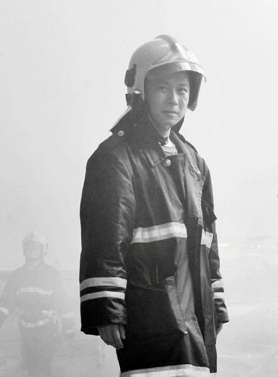 陈陆|悲痛！抗洪英雄陈陆遗体告别：儿子才4岁，妻子在棺前颤抖痛哭