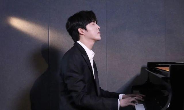 李云迪|与美女深夜回家、互动亲密，“钢琴王子”李云迪疑似新恋情曝光？