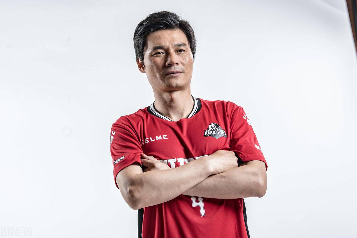 李毅|重压之下李毅终于开始下狠手，三名主力被他拿下，集体下放预备队