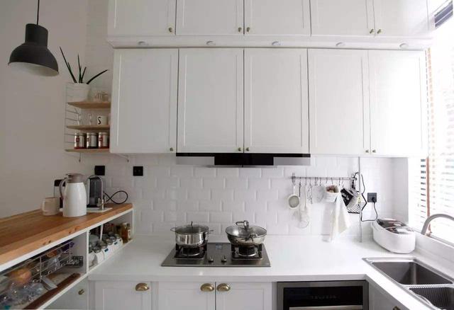 「」厨房明明很大，收纳却不够？6种空间合理设计，感觉多了一个厨房