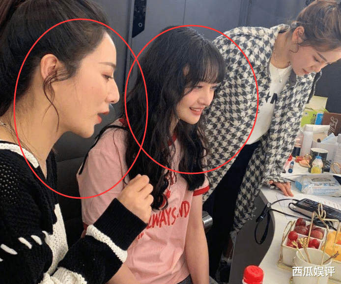 [薇娅]29岁郑爽同框35岁薇娅，谁留意气质差异？才明白明星和网红的差别