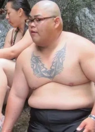 [燃脂]“猪八戒”少年2年吃10000个鸡蛋！从330斤变成肌肉男