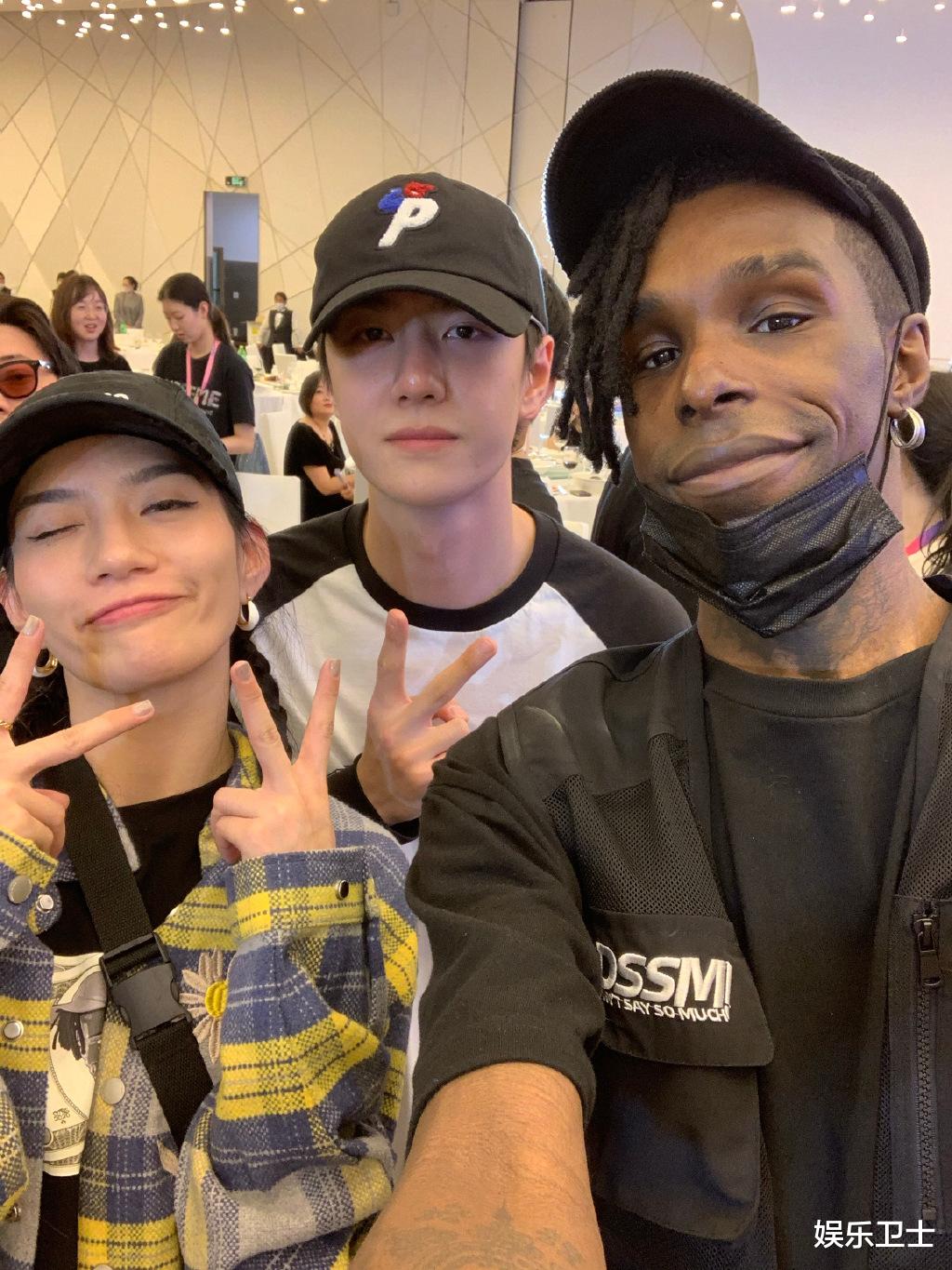 张艺兴|与张艺兴发生争议后，布布及女友和王一博上节目，《天天向上》这期或被骂