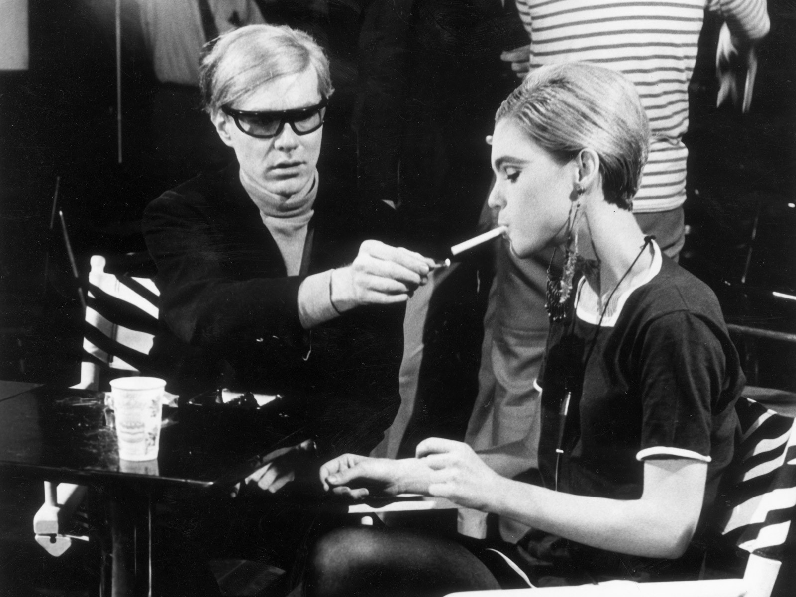 电影|28岁绝美名媛惨死！吸毒堕胎，被娱乐圈大佬接连玩弄逼疯…